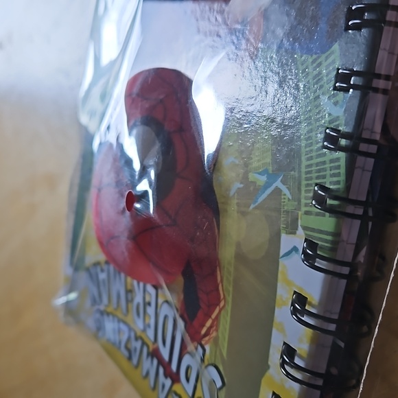MARVEL SPIDERMAN SQUISHY JOURNAL - Picture 3 of 9